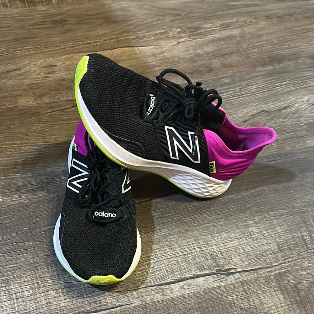 New Balance Women's Black and Pink Running Shoes